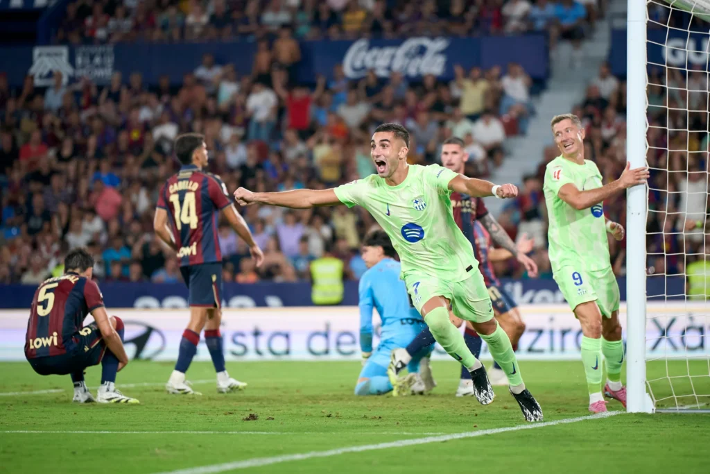 Ferran Torres merayakan gol untuk Barcelona melawan Levante di La Liga 2025/26.
