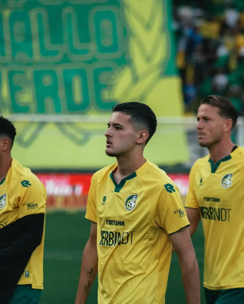 Bek Fortuna Sittard, Justin Hubner jalani laga Eredivisie 2025 melawan Go Ahead Eagles.