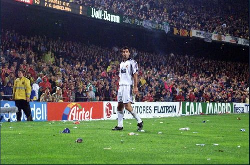Luis Figo dilempar kepala babi setelah pindah dari Barcelona ke Real Madrid.