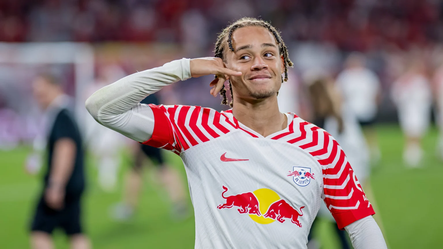 Xavi Simons merayakan kemenangan bersama RB Leipzig dalam laga Bundesliga musim 2024–25.