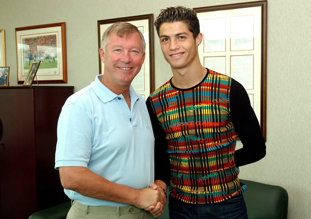Cristiano Ronaldo muda berjabat tangan dengan Sir Alex Ferguson