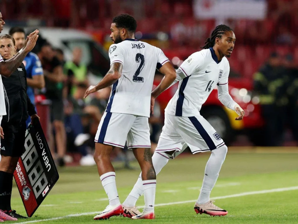 Djed Spence masuk menggantikan Reece James saat debut bersama Timnas Inggris lawan Serbia.