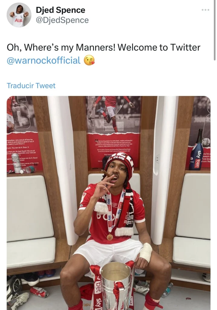 jed Spence merayakan gelar promosi bersama Nottingham Forest sambil menyindir Neil Warnock di Twitter