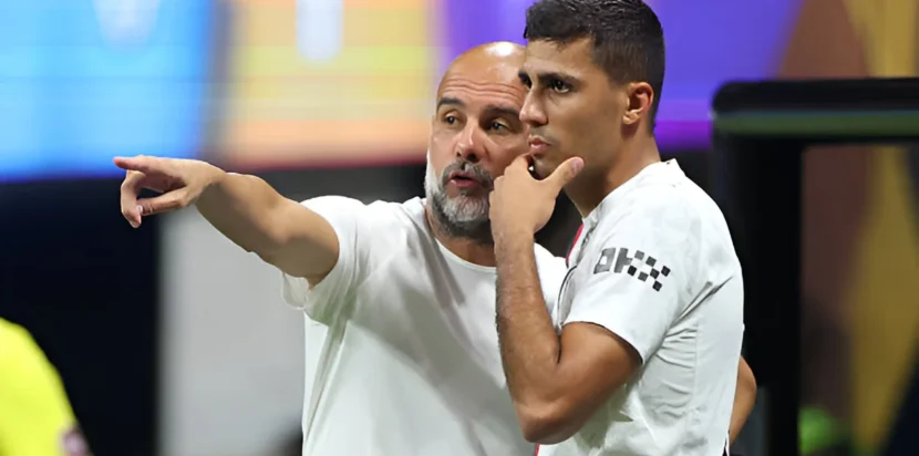 Pep Guardiola memberi instruksi kepada Rodri saat Manchester City mengalami awal musim sulit 2025