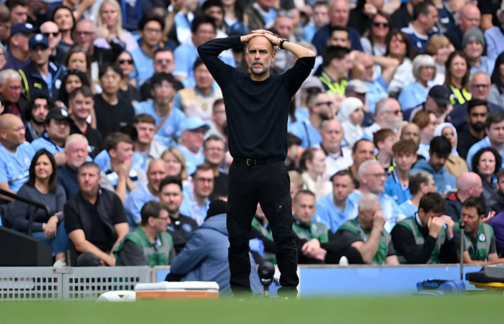 Pep Guardiola tampak frustrasi di pinggir lapangan saat Manchester City terus tampil inkonsisten