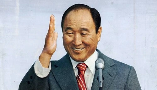 Sun Myung Moon, pendiri Gereja Unifikasi yang mengatur tur Atletico Sorocaba ke Korea Utara.