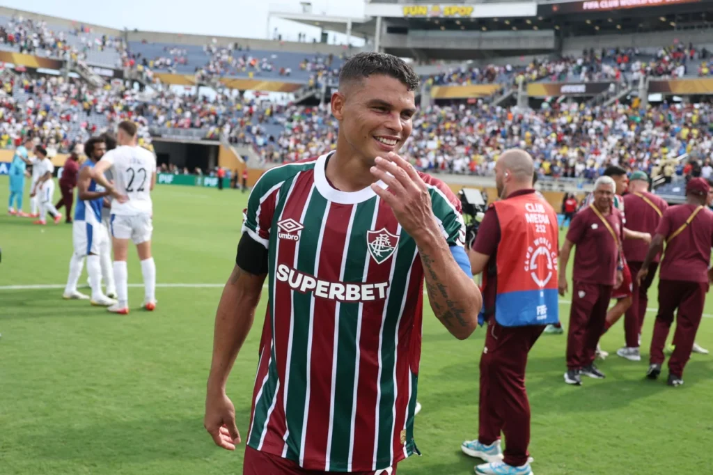 Thiago Silva bermain untuk Fluminense di usia 40 tahun