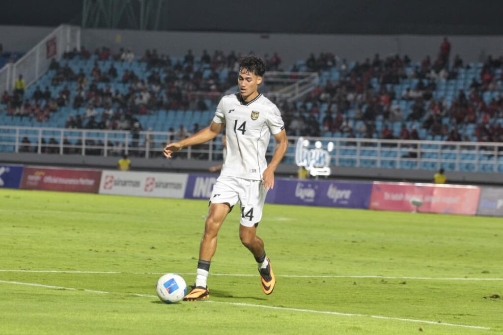Rafael Struick beraksi saat lawan Laos U-23