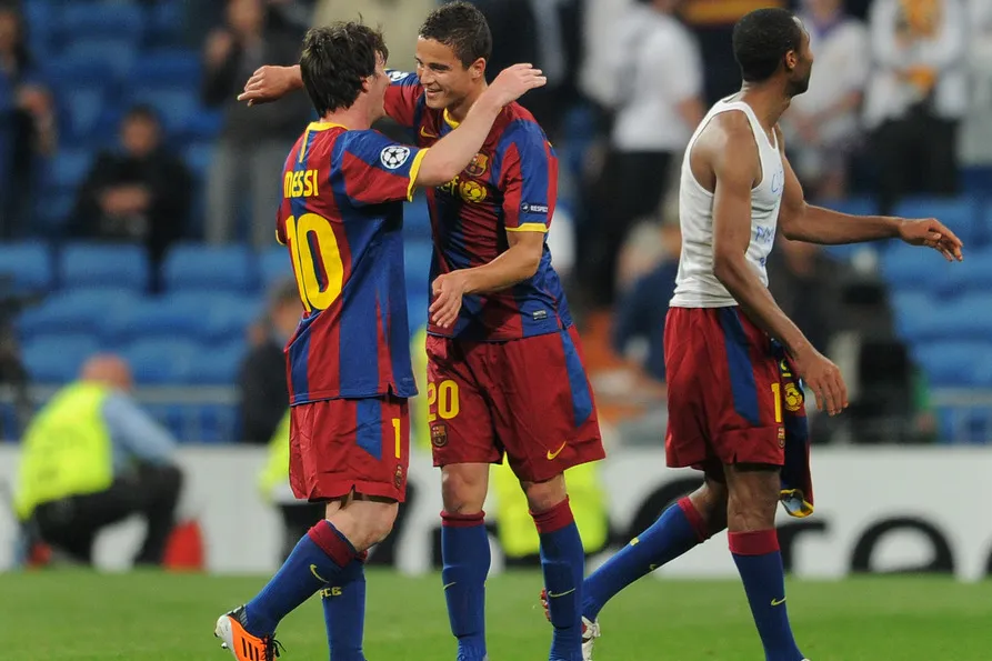 Afellay merayakan kemenangan bersama Lionel Messi di Barcelona