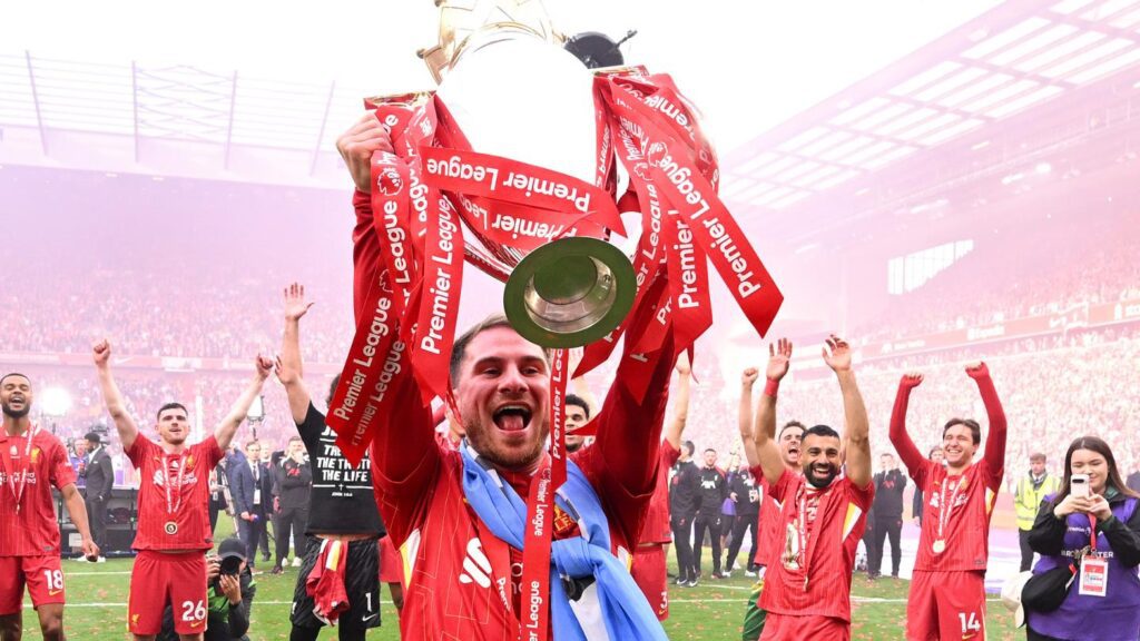 Alexis Mac Allister merayakan gelar juara Premier League bersama Liverpool