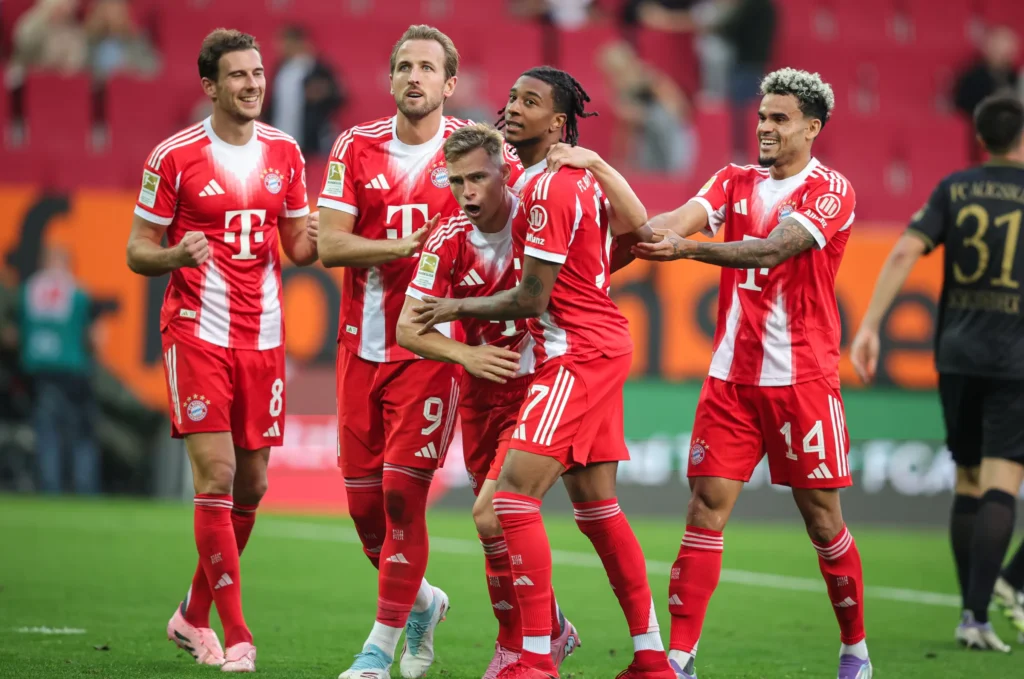 Harry Kane dan pemain Bayern Munich merayakan gol