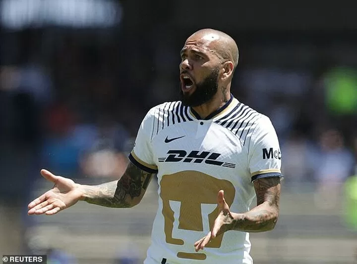 Dani Alves bermain untuk klub Pumas UNAM di Liga Meksiko sebelum kasus hukumnya mencuat pada tahun 2022.