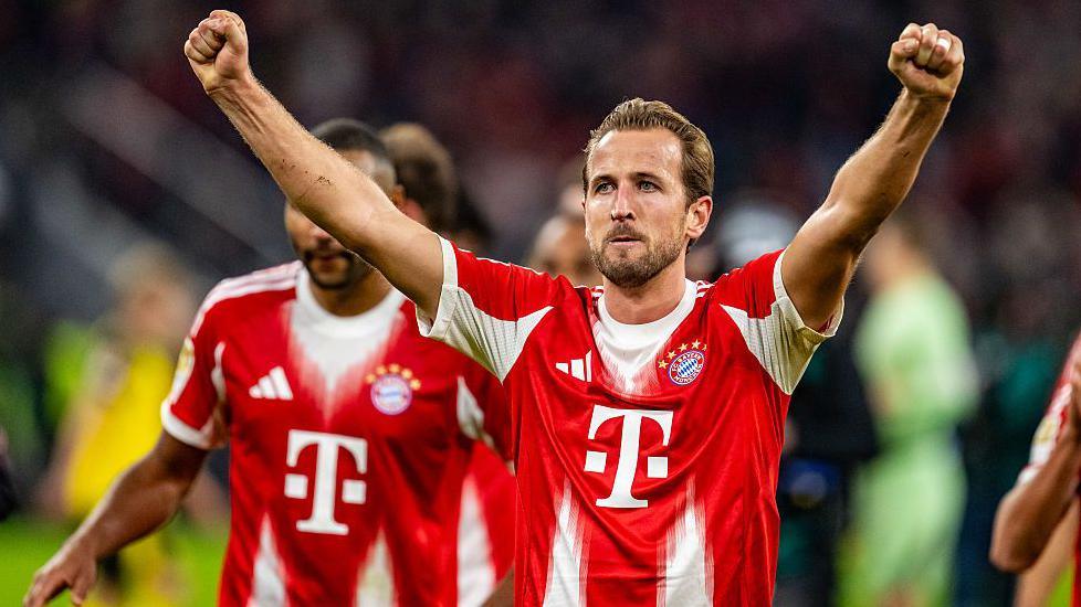 Harry Kane merayakan kemenangan bersama Bayern Munich setelah mencetak gol.