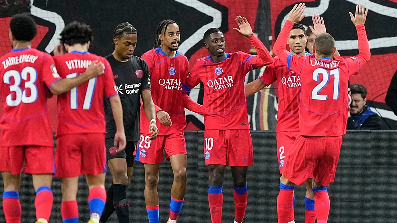 Pemain PSG merayakan gol bersama Ousmane Dembele di laga Liga Champions 2025