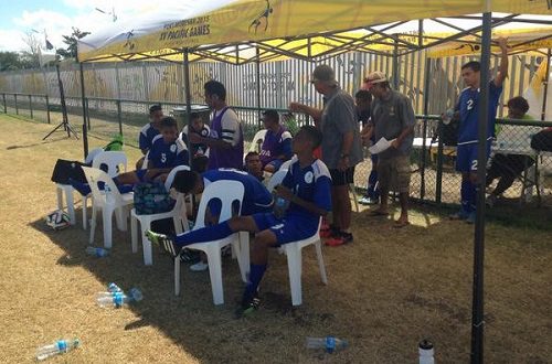 Pemain Mikronesia duduk di bench saat pertandingan Pacific Games 2015.