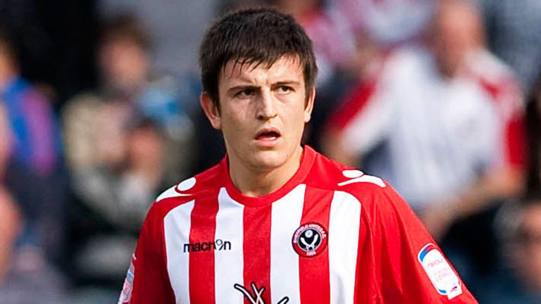 Harry Maguire muda mengenakan jersey Sheffield United saat debut profesionalnya di Championship