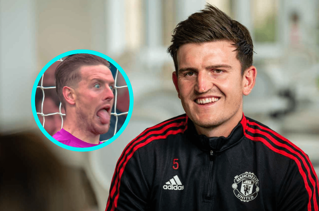 Harry Maguire tersenyum mengenakan jaket Manchester United dengan inset wajah lucu Jordan Pickford di sisi kiri gambar.