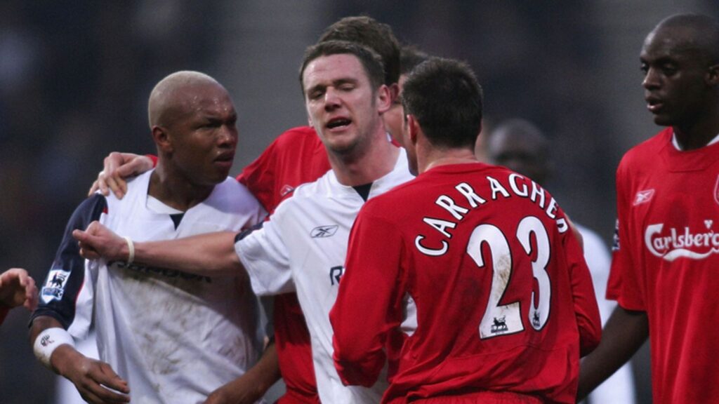 El Hadji Diouf terlibat ketegangan dengan Jamie Carragher saat membela Liverpool di Premier League