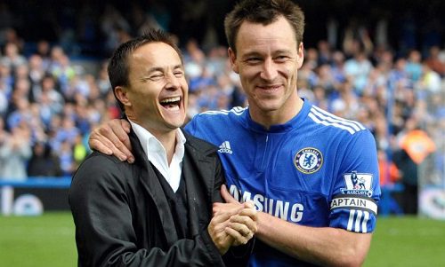 John Terry dan Dennis Wise berpose bersama di Stamford Bridge usai pertandingan Chelsea.