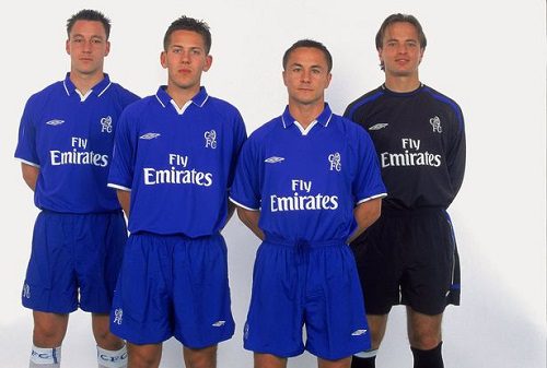 John Terry muda bersama Dennis Wise dalam skuad Chelsea pada era 1990-an.