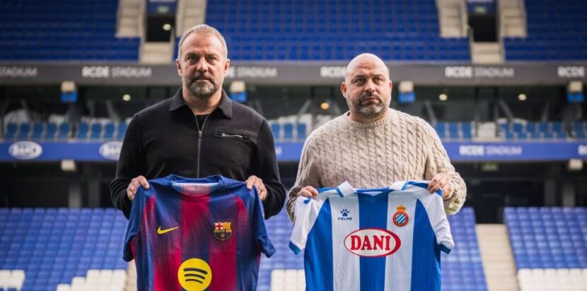 Manolo González berpose di RCDE Stadium bersama jersey Espanyol dan Barcelona