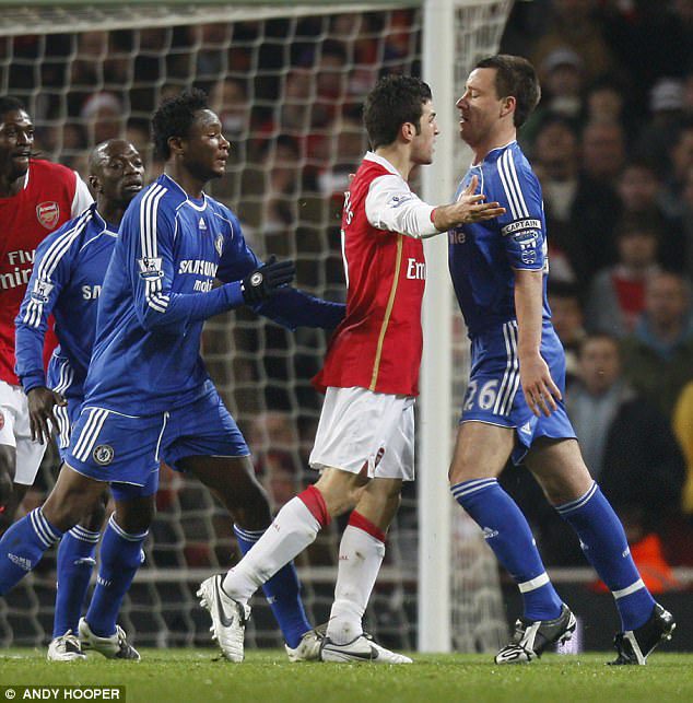 Cesc Fabregas terlibat adu emosi dengan John Terry dalam laga panas Arsenal vs Chelsea di Premier League.