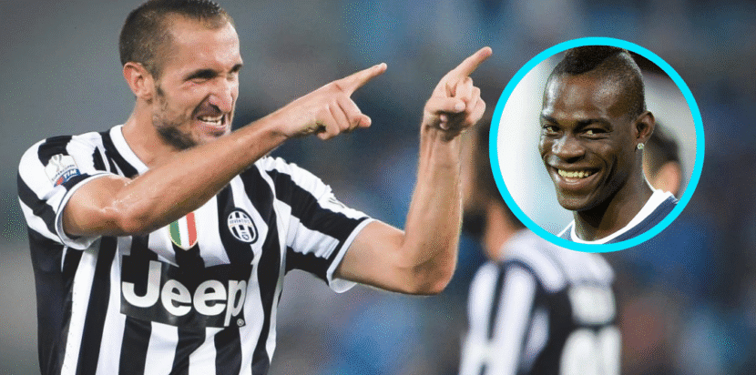 Ilustrasi Giorgio Chiellini menunjuk arah dengan potret Mario Balotelli, menggambarkan konflik rekan setim